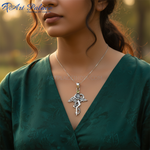 Load image into Gallery viewer, Colgante de ala de ángel en plata 925 con piedra verde | Joyería para mujer
