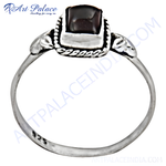 Load image into Gallery viewer, 925 sterling silver ring with a square-cut garnet gemstone.
