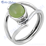 Load image into Gallery viewer, 925 sterling silver ring with a vibrant green gemstone center, perfect for women&#39;s jewelry.
