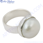 Load image into Gallery viewer, 925 sterling silver ring with a large, round white pearl, a classic and elegant design.
