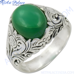 将图像加载到图库查看器中， Sterling silver ring with a large oval green gemstone, intricate details on the band, perfect for men&#39;s fashion.

