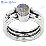 将图像加载到图库查看器中， Sterling silver moonstone ring with a round, iridescent gemstone, ideal for women&#39;s jewelry.
