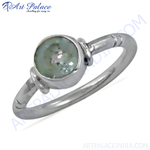 将图像加载到图库查看器中， Sterling silver ring with a round, green gemstone set in a knot design.
