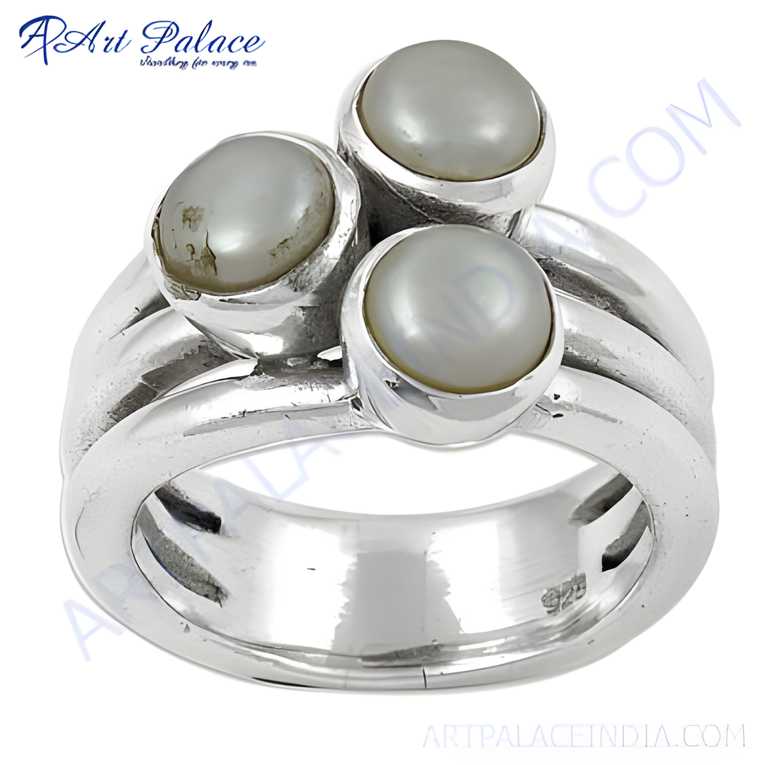 Sterling silver ring with three gray pearls, a beautiful and elegant jewelry piece for women.