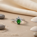 Load image into Gallery viewer, Anillo de plata con esmeralda para mujer | Anillo con piedra preciosa talla pera
