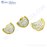 Load image into Gallery viewer, Gold stud earrings with white crystals, fashion jewelry for women.
