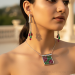 Load image into Gallery viewer, Conjunto de pendientes y colgante de esmeralda y rubí en plata 925 | Joyería para mujer
