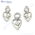 将图像加载到图库查看器中， Sterling silver pendant and earring set featuring heart-shaped design and diamond accents for women.
