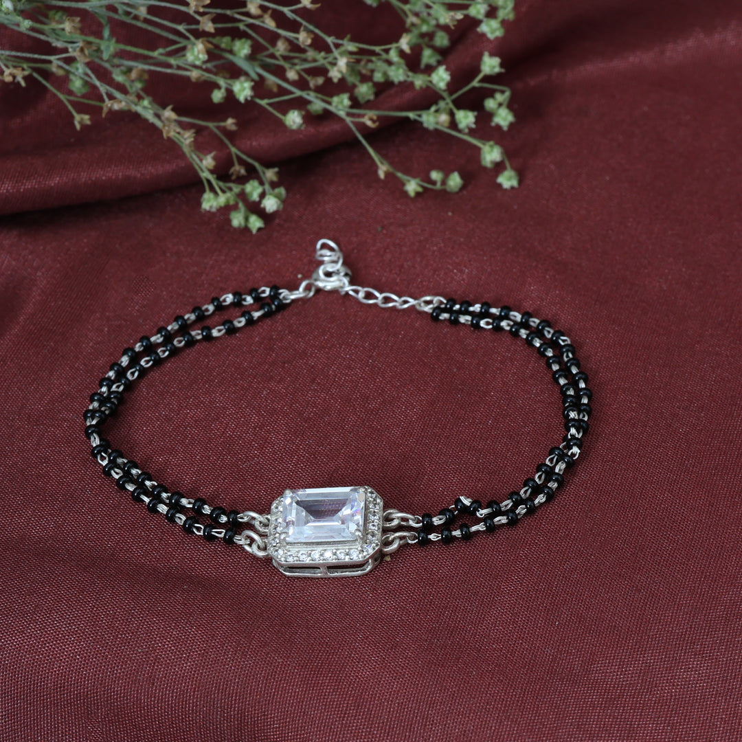 Pulsera de cuentas negras de plata con piedra tallada en esmeralda | Regalo para ella