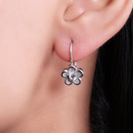 Load image into Gallery viewer, Pendientes de plata 925 con forma de flor para mujer | Joyería floral
