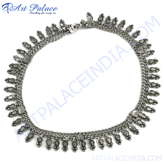 Sterling silver anklet featuring teardrop charms, perfect for women. An elegant silver jewelry piece for any occasion.