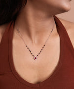 将图像加载到图库查看器中， Karwa Chauth 925 Silver Mangalsutra
