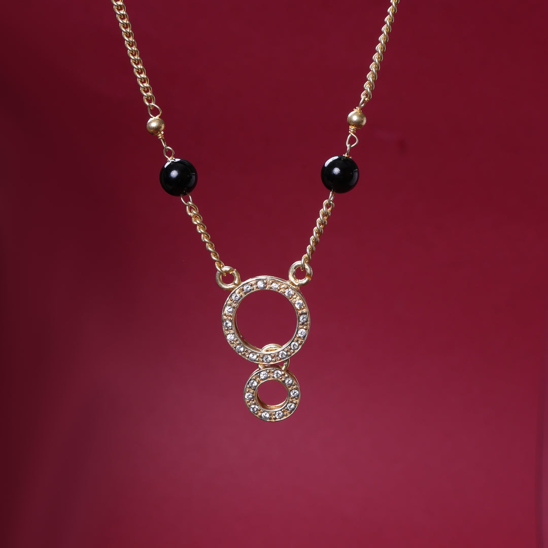 Collar con colgante circular de oro | Detalles de cristal para mujer | Regalo