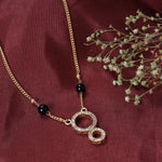 Load image into Gallery viewer, Collar con colgante circular de oro | Detalles de cristal para mujer | Regalo
