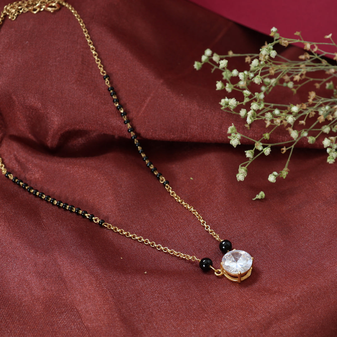 女士金链镶钻吊坠项链