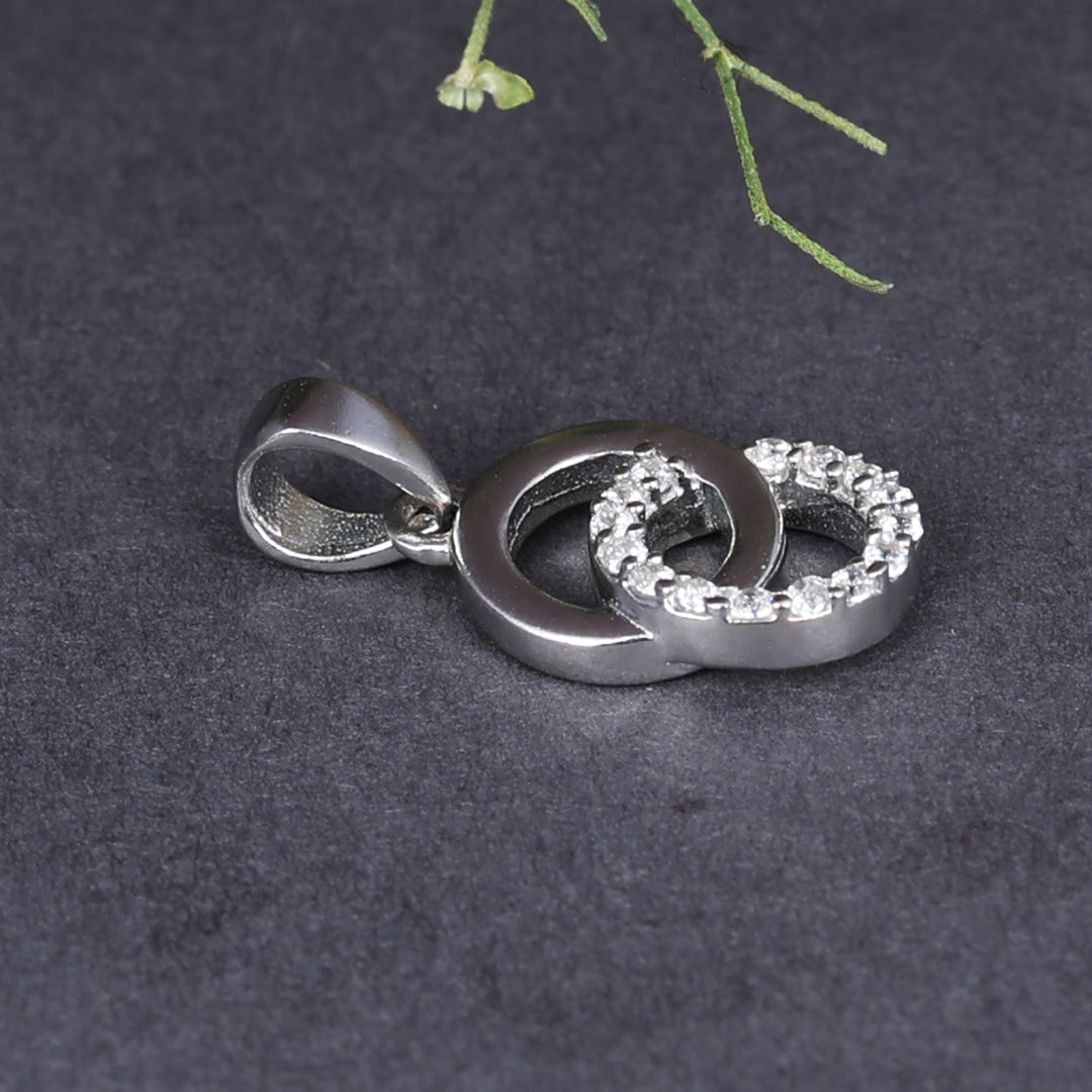 925 Sterling Silver Interlocking Circle Pendant Necklace for Women