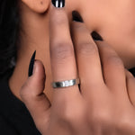 Load image into Gallery viewer, Anillo solitario de plata para mujer | Anillo de diamante de talla cuadrada
